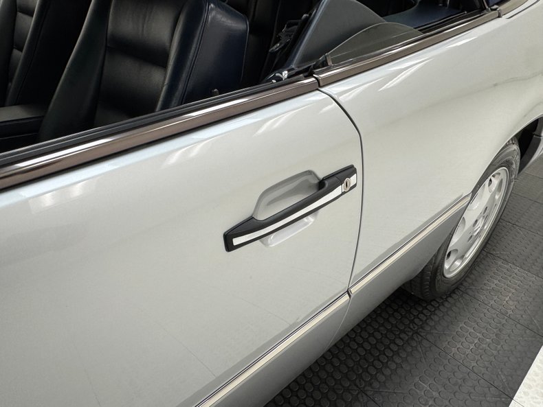 1994 Mercedes-Benz E320 19