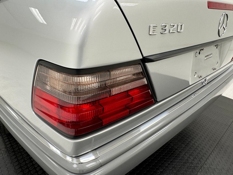 1994 Mercedes-Benz E320 23