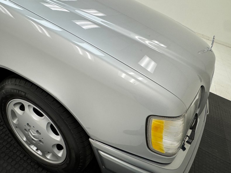 1994 Mercedes-Benz E320 29