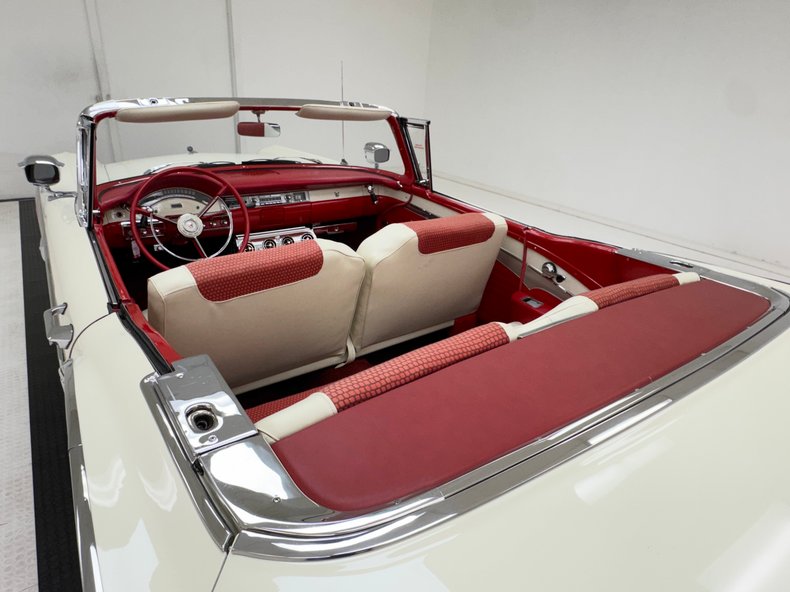 1957 Ford Fairlane 500 25