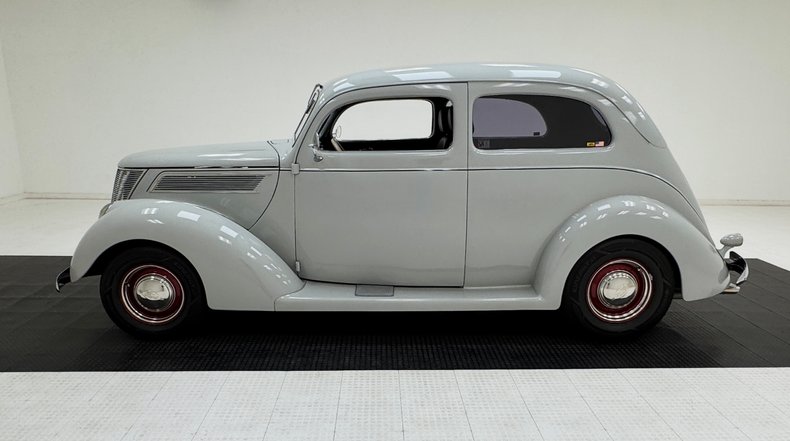 1937 Ford 85 Deluxe 2