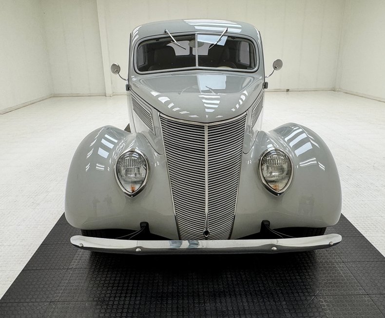 1937 Ford 85 Deluxe 8