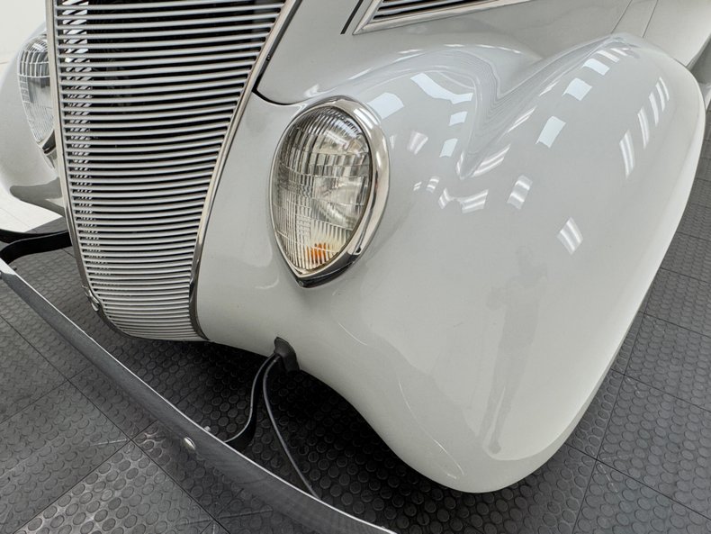 1937 Ford 85 Deluxe 10
