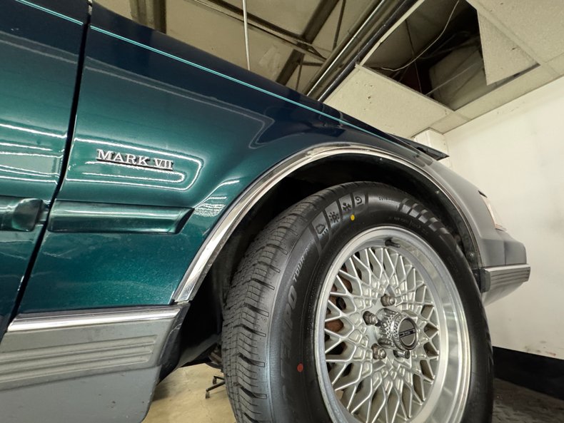 1992 Lincoln Mark VII 45