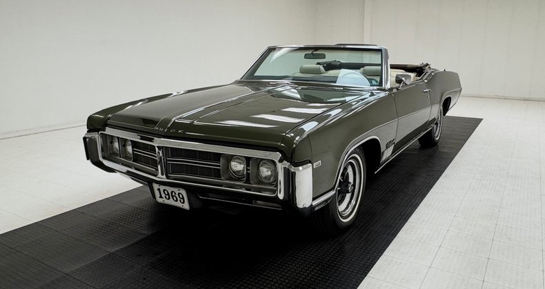 1969 Buick Wildcat Custom 2