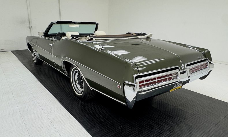 1969 Buick Wildcat Custom 6