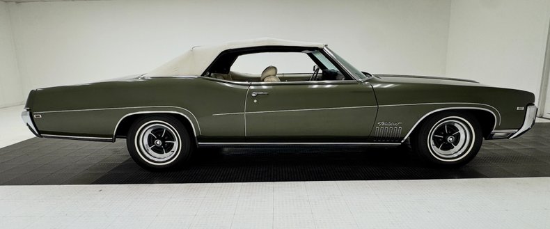 1969 Buick Wildcat Custom 9