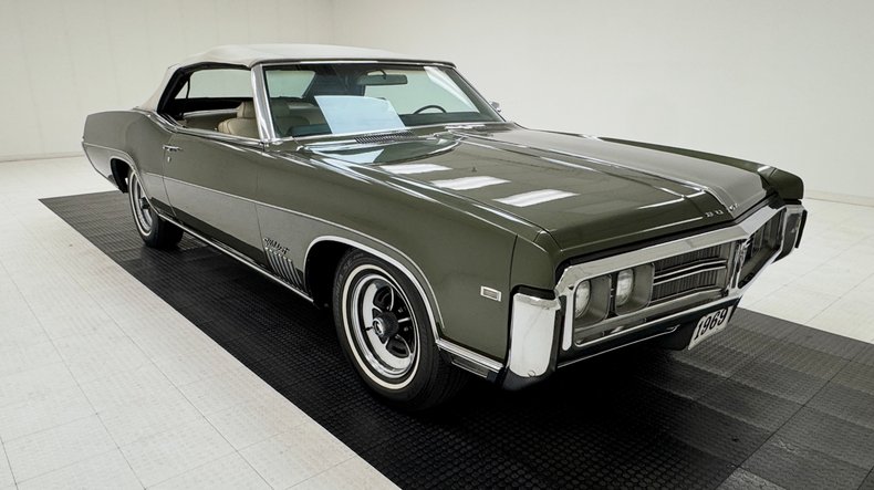 1969 Buick Wildcat Custom 10