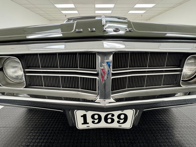 1969 Buick Wildcat Custom 12