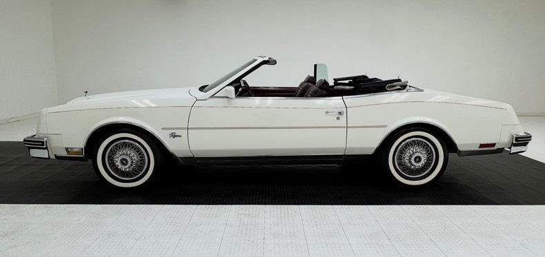 1983 Buick Riviera 4