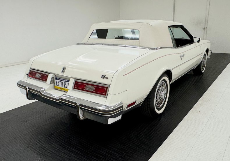 1983 Buick Riviera 8