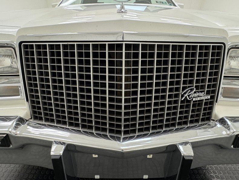 1983 Buick Riviera 12