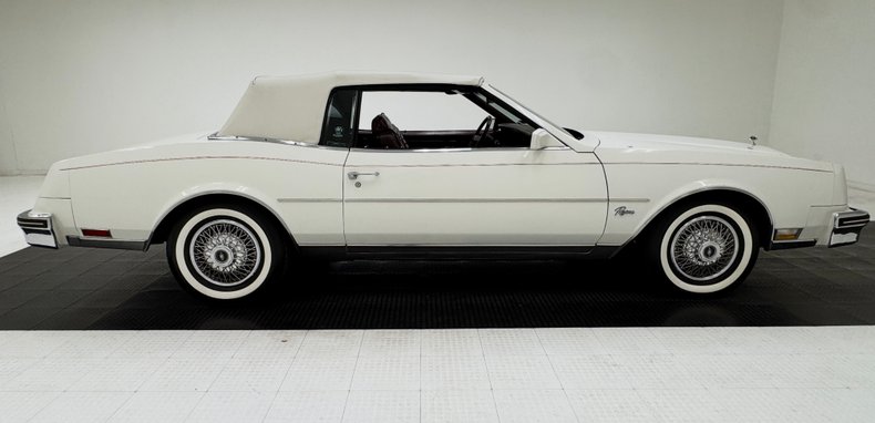 1983 Buick Riviera 9