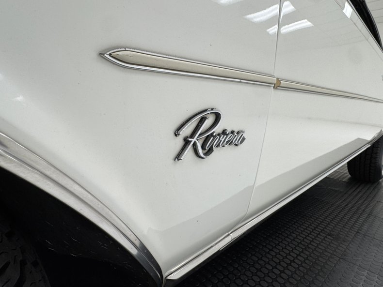 1983 Buick Riviera 16