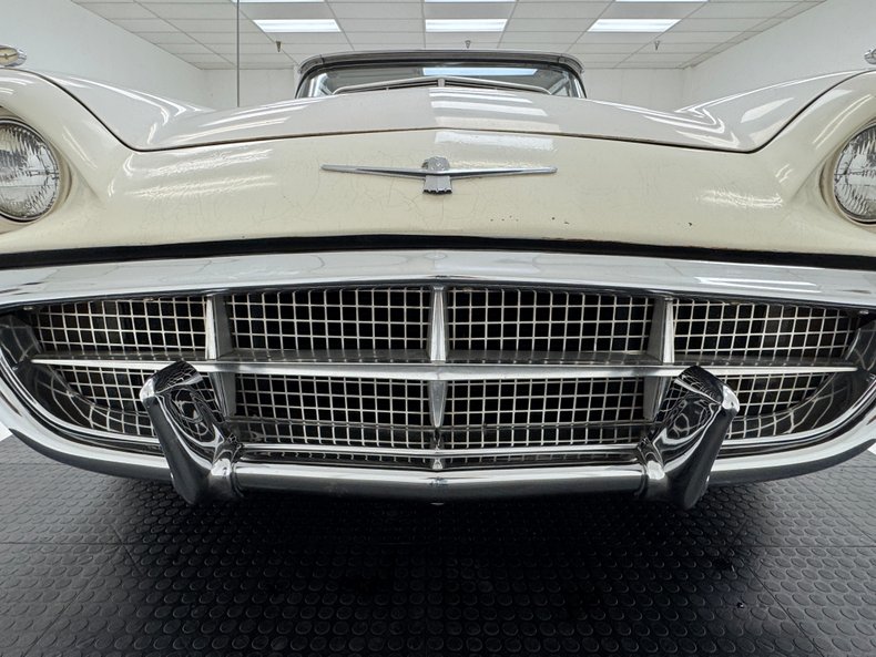 1960 Ford Thunderbird 9