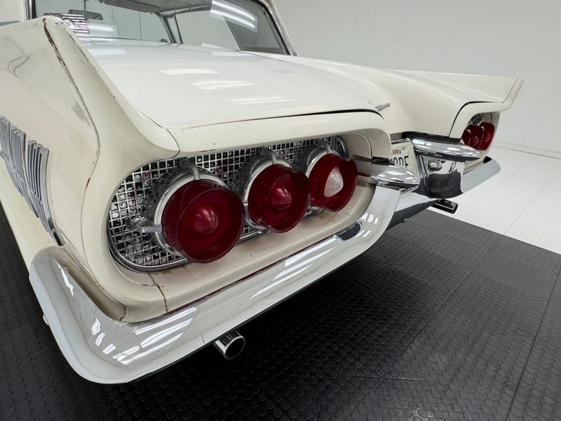 1960 Ford Thunderbird 23