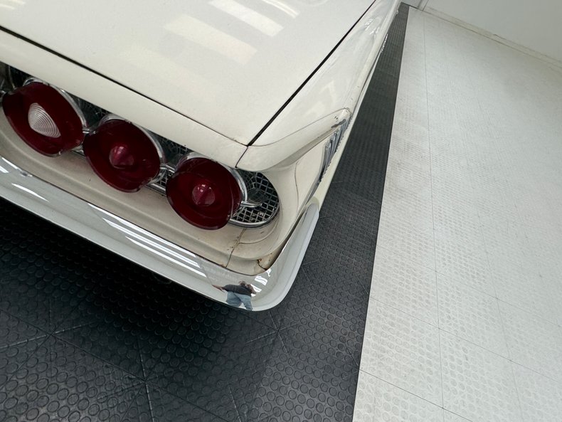 1960 Ford Thunderbird 48