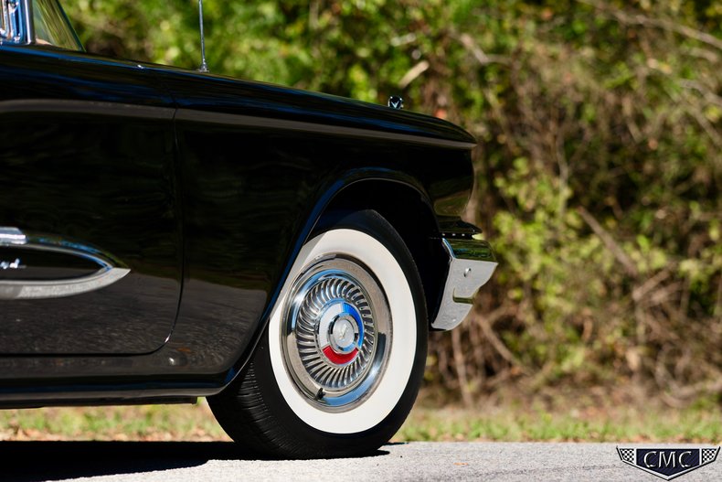 1959 Ford Thunderbird 24