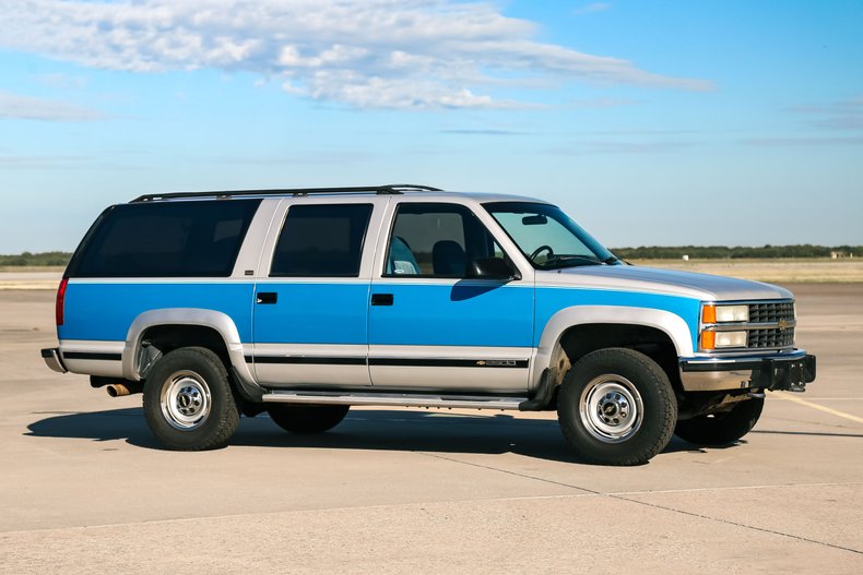  1992 Chevrolet suburbano |  Liquidadores de autos clásicos en Sherman, TX