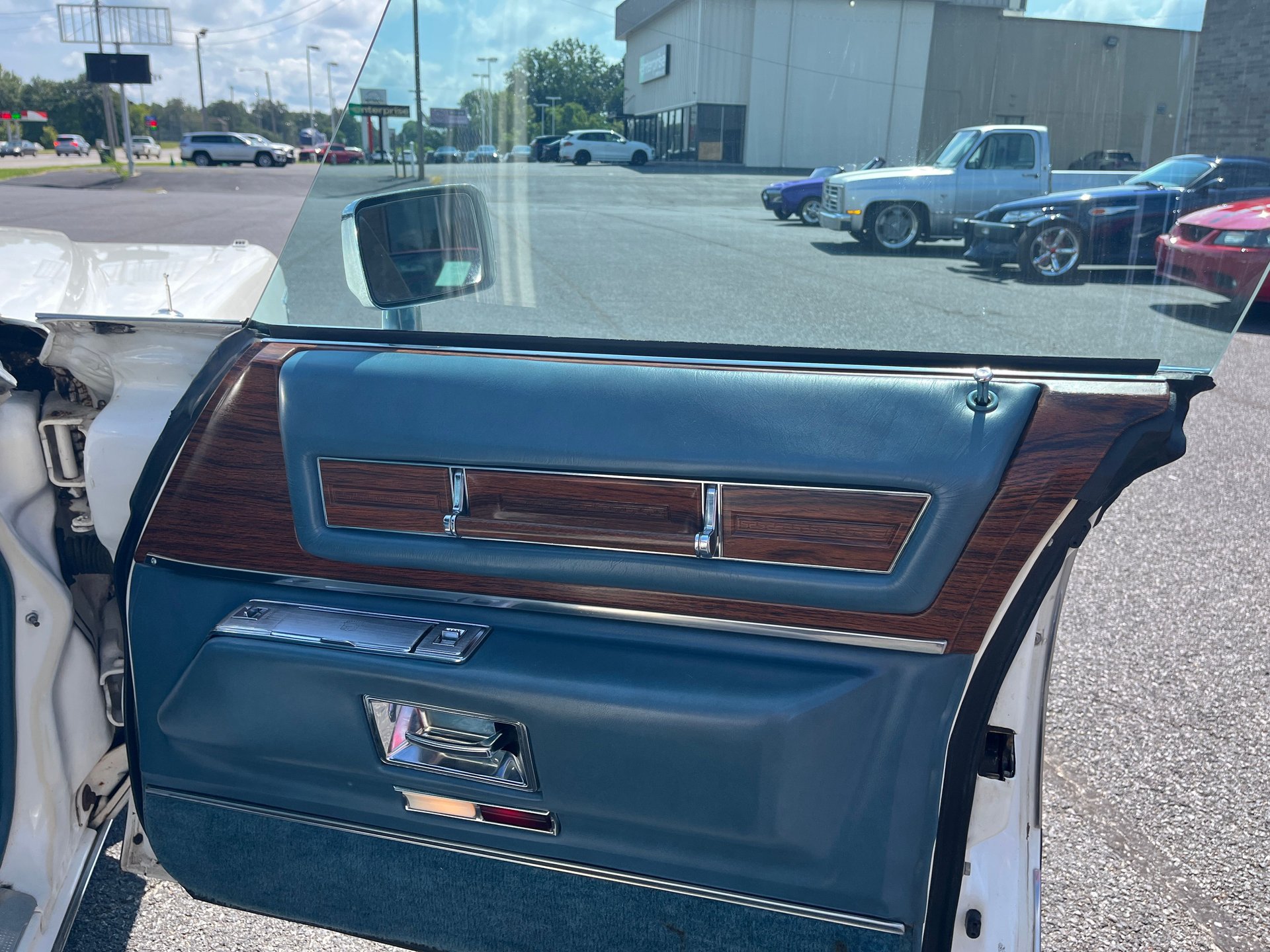 File:1976 Cadillac Coupe Deville (9462314286).jpg - Wikimedia