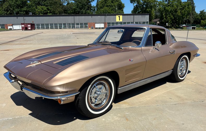1963 Chevrolet Corvette 12