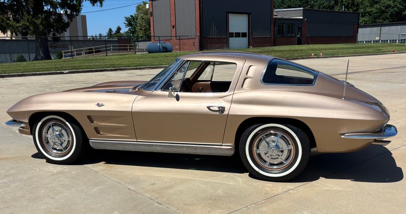 1963 Chevrolet Corvette 105