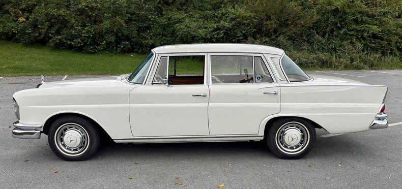 1966 Mercedes-Benz 230 S 5