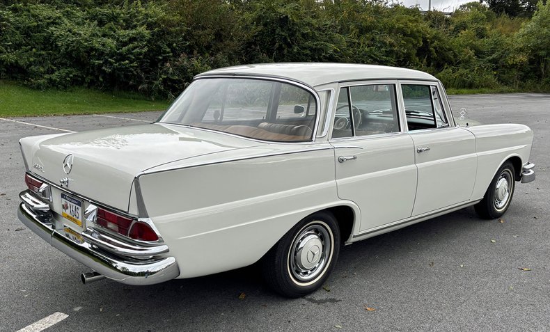 1966 Mercedes-Benz 230 S 3