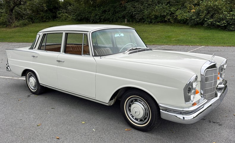1966 Mercedes-Benz 230 S 1