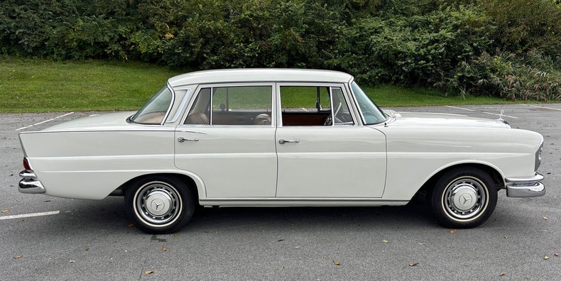 1966 Mercedes-Benz 230 S 2