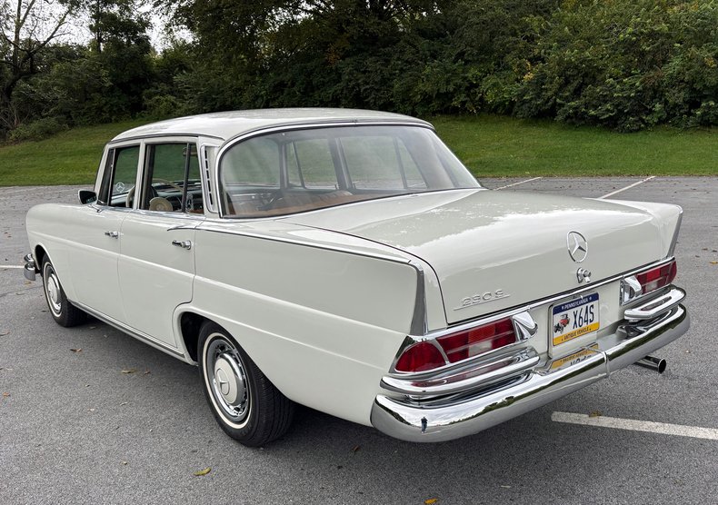 1966 Mercedes-Benz 230 S 6