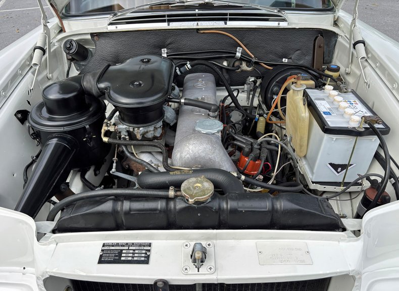 1966 Mercedes-Benz 230 S 13