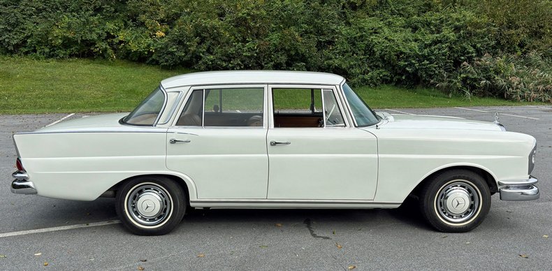 1966 Mercedes-Benz 230 S 20