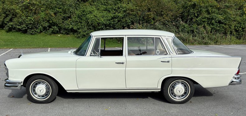 1966 Mercedes-Benz 230 S 22