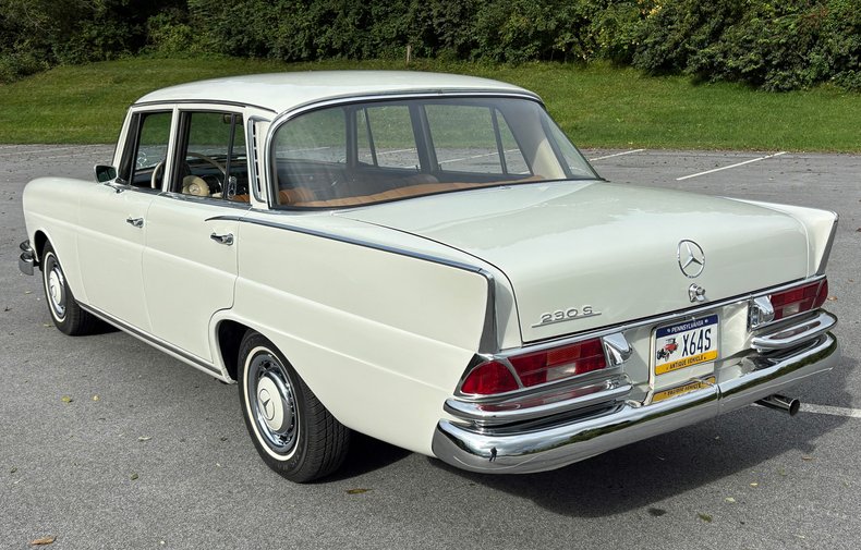 1966 Mercedes-Benz 230 S 23
