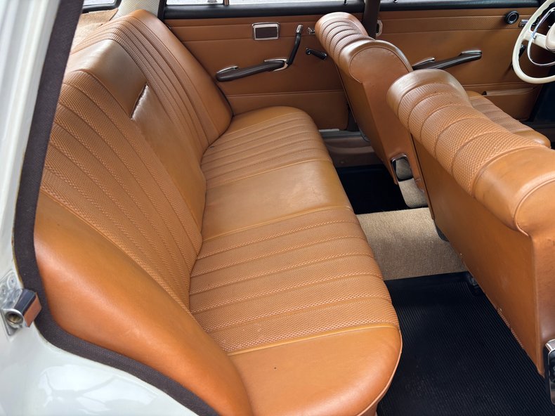 1966 Mercedes-Benz 230 S 8