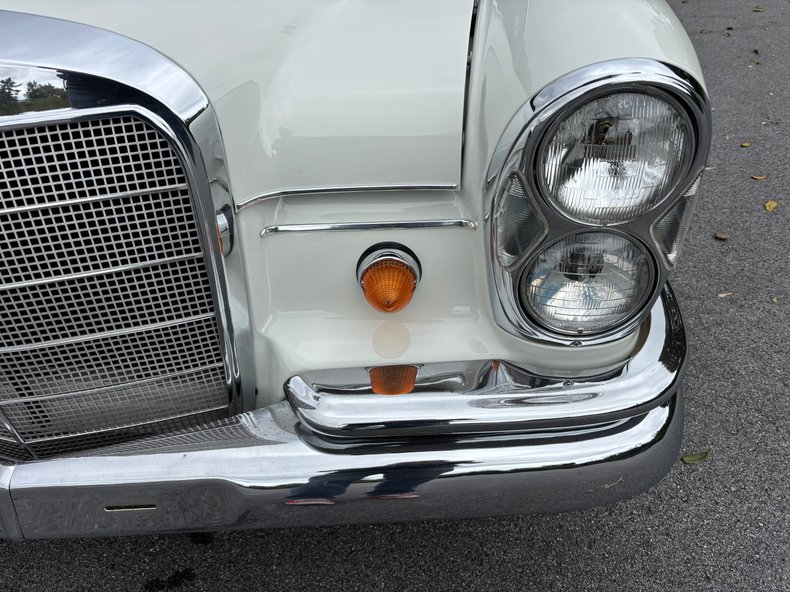 1966 Mercedes-Benz 230 S 25