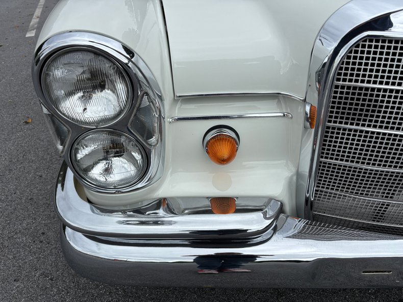 1966 Mercedes-Benz 230 S 28