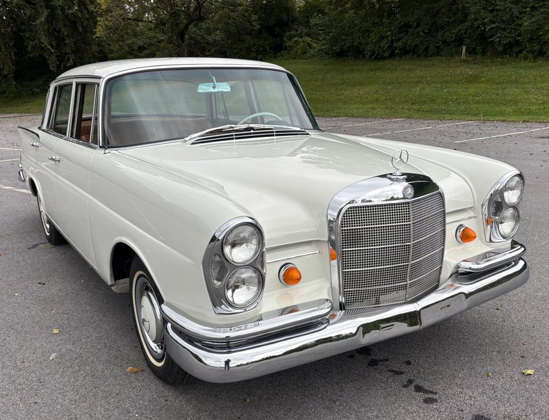 1966 Mercedes-Benz 230 S 30