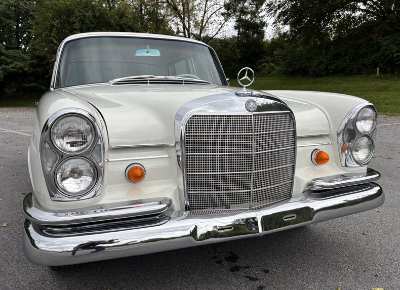 1966 Mercedes-Benz 230 S 29