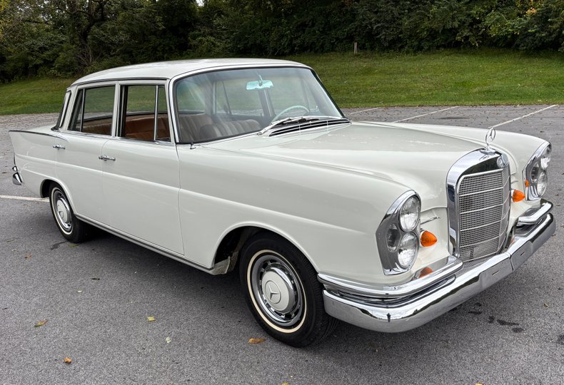 1966 Mercedes-Benz 230 S 31