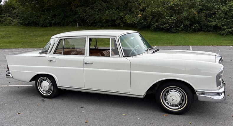 1966 Mercedes-Benz 230 S 33