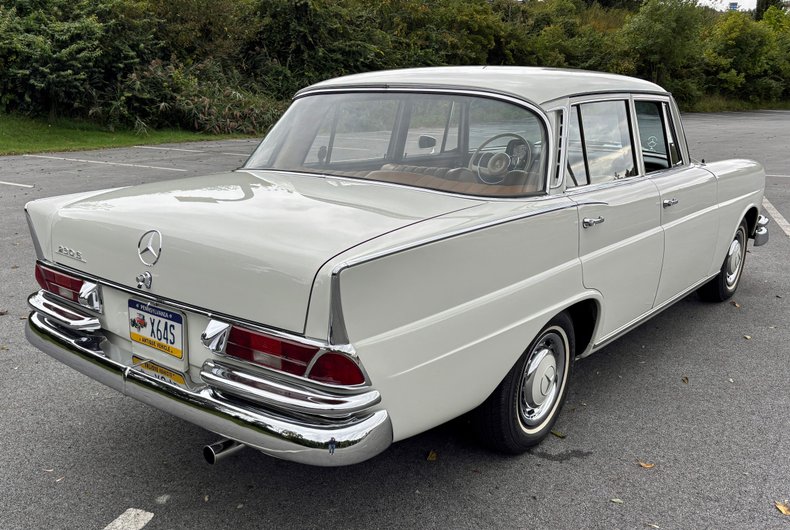 1966 Mercedes-Benz 230 S 39