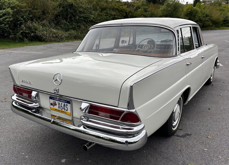 1966 Mercedes-Benz 230 S 40