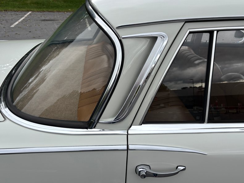 1966 Mercedes-Benz 230 S 46