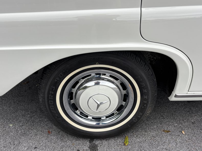 1966 Mercedes-Benz 230 S 45