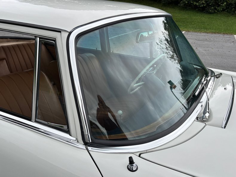 1966 Mercedes-Benz 230 S 48