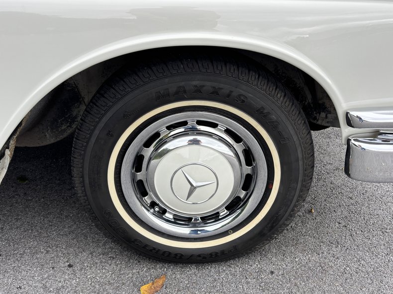 1966 Mercedes-Benz 230 S 49