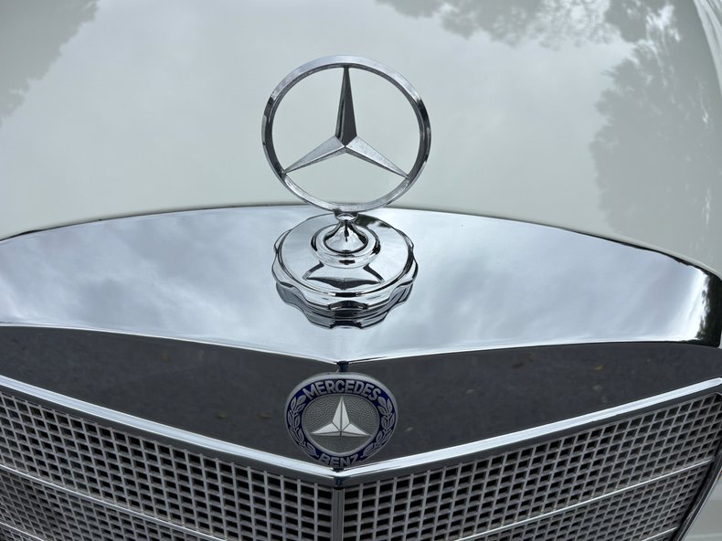1966 Mercedes-Benz 230 S 53