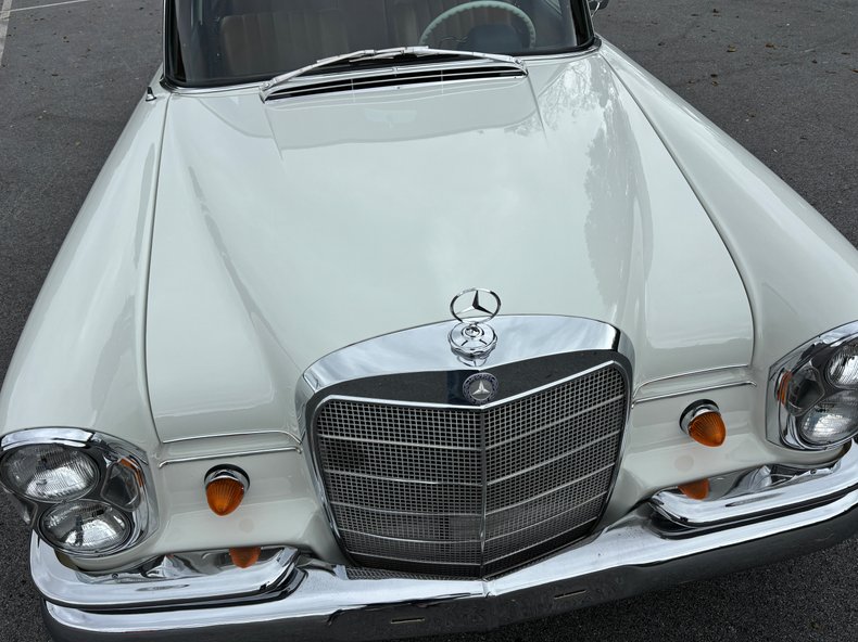 1966 Mercedes-Benz 230 S 52